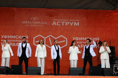 Солисты театра песни «Притяжение» тепло встретили участников XI Уфимского международного марафона!